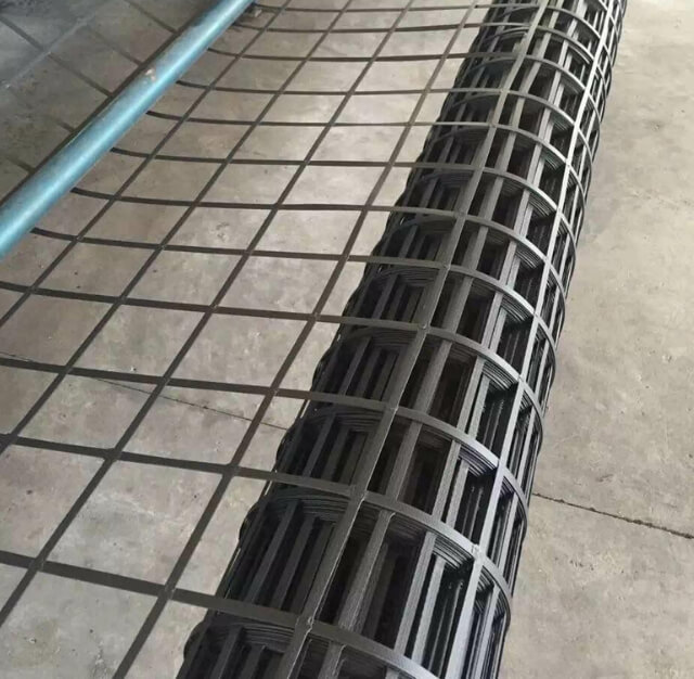 Steel plastic geogrid